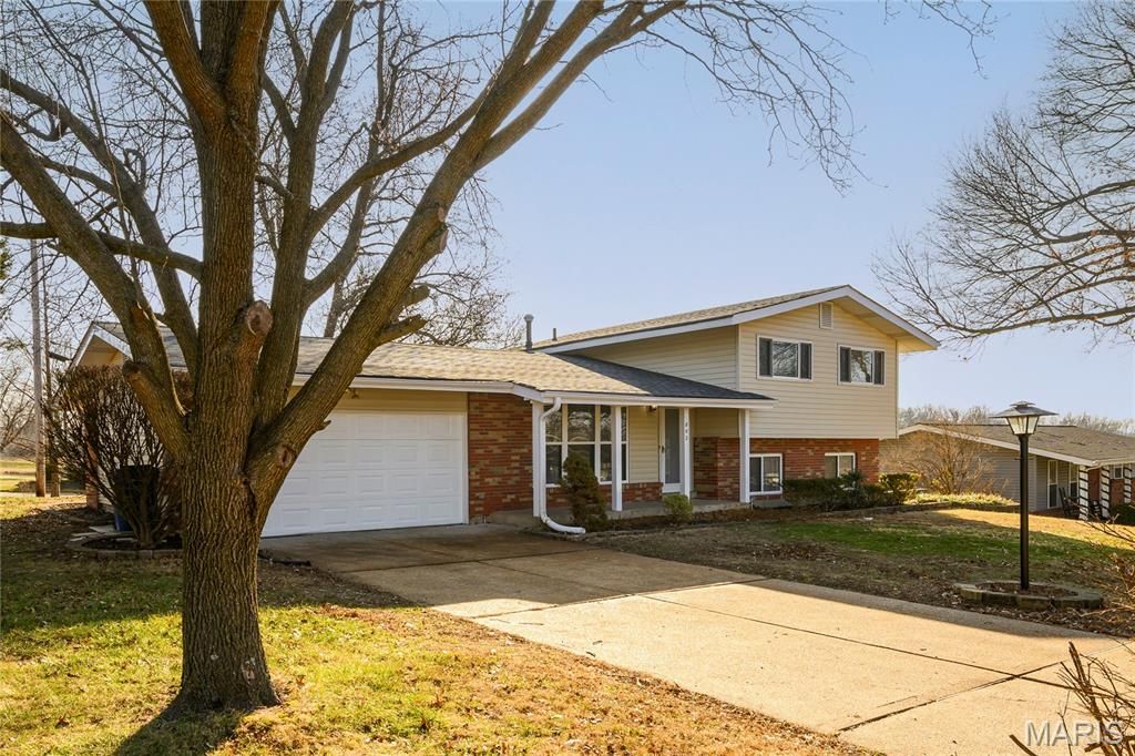 802 Delhurst Drive, Manchester, MO 63021