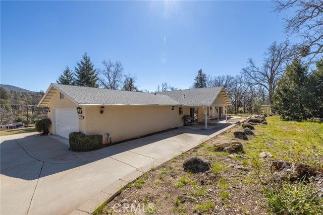 50174 Road 620, Oakhurst, CA 93644