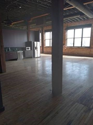 348 N Ashland Avenue, Chicago, IL 60607