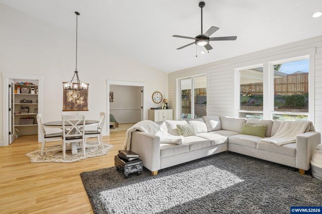 5939 Evangelista St S, Salem, OR 97306