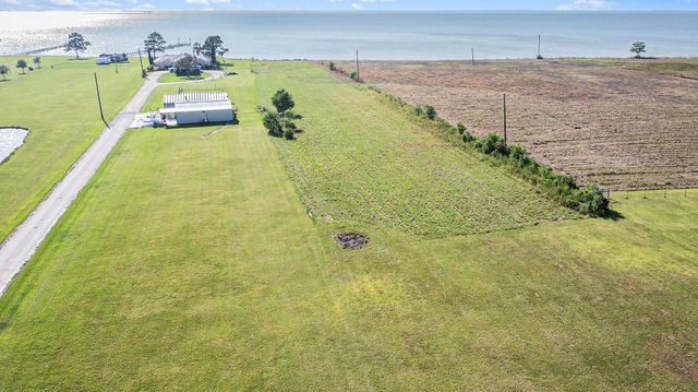 000 W Bayshore Drive, Anahuac, TX 77514