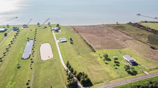 000 W Bayshore Drive, Anahuac, TX 77514