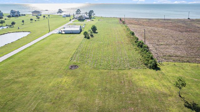 000 W Bayshore Drive, Anahuac, TX 77514