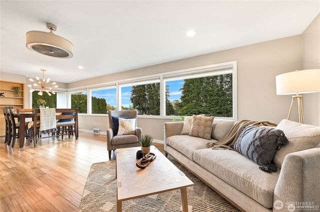 151 Bay Lyn Drive, Lynden, WA 98264