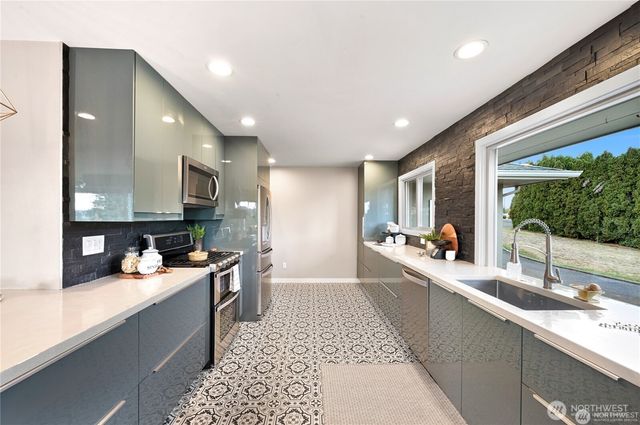 151 Bay Lyn Drive, Lynden, WA 98264