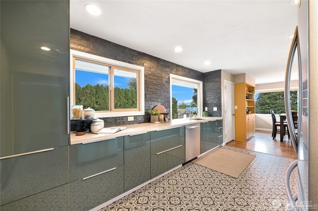 151 Bay Lyn Drive, Lynden, WA 98264