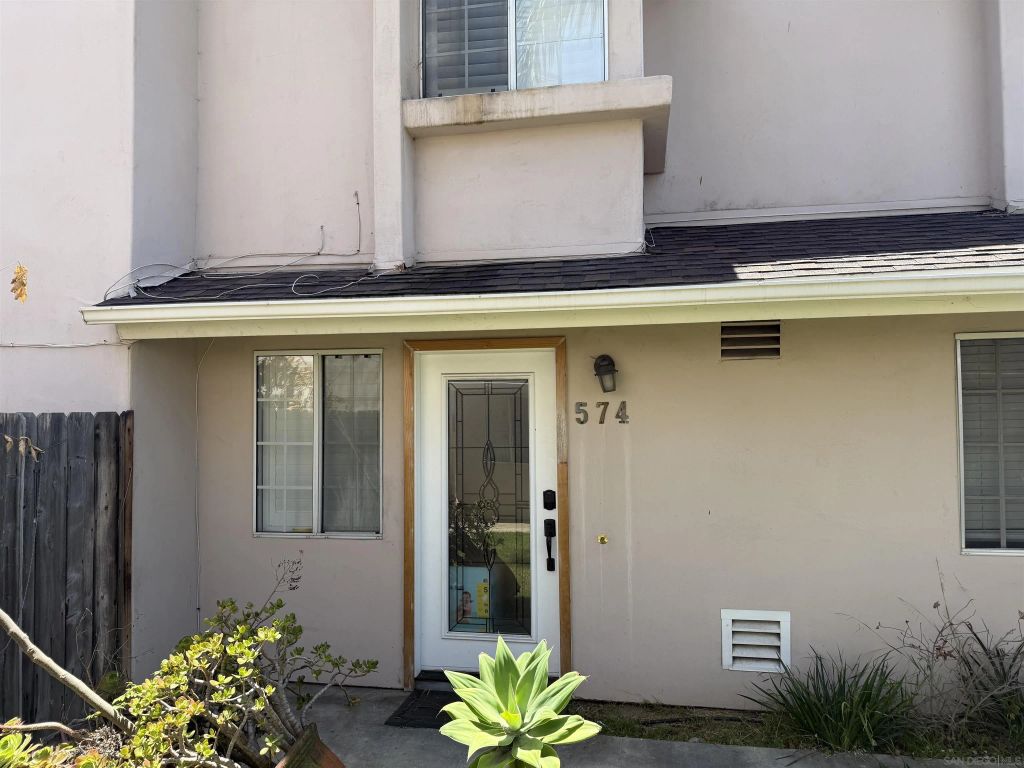 574 Hart Drive, El Cajon, CA 92021