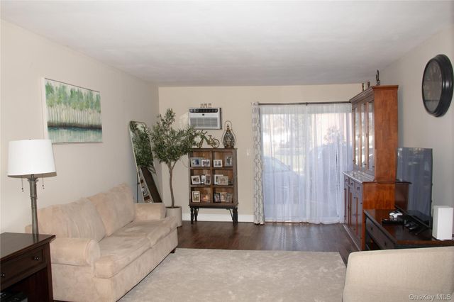 18 Springwood Drive A, North Babylon, NY 11703