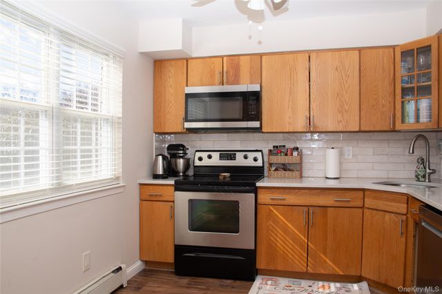 18 Springwood Drive A, North Babylon, NY 11703