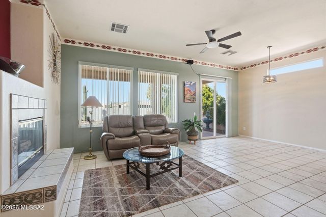 306 W Continental Vista Place, Green Valley, AZ 85614