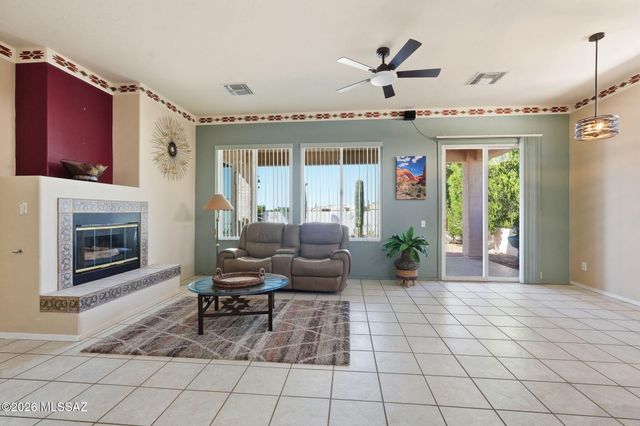 306 W Continental Vista Place, Green Valley, AZ 85614