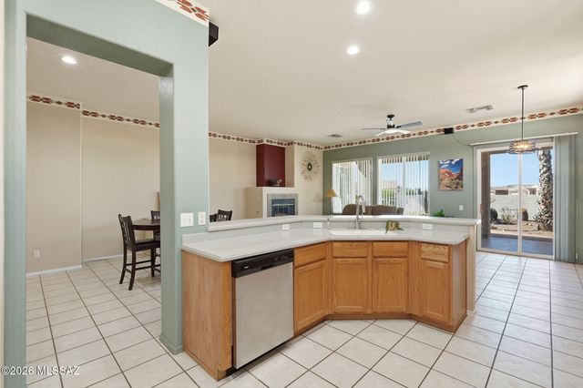 306 W Continental Vista Place, Green Valley, AZ 85614