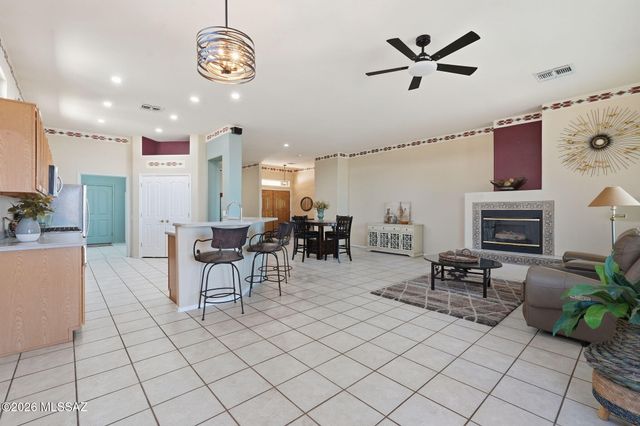 306 W Continental Vista Place, Green Valley, AZ 85614