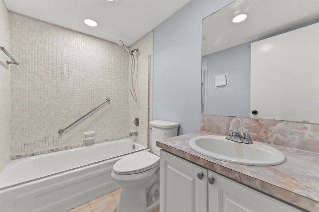 548 Capri L, Delray Beach, FL 33484