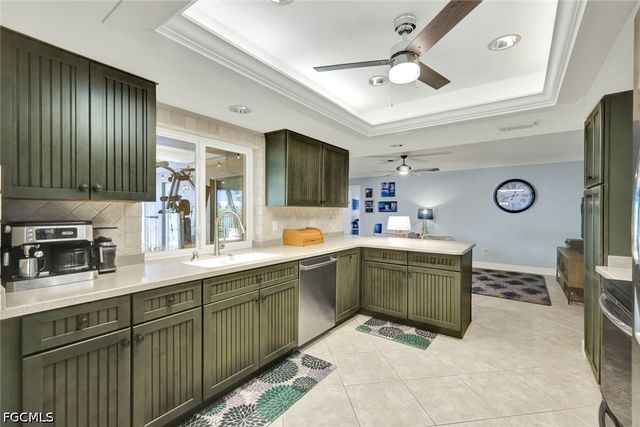 703 SE 33rd TER, Cape Coral, FL 33904