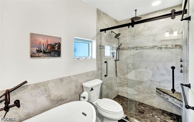 703 SE 33rd TER, Cape Coral, FL 33904