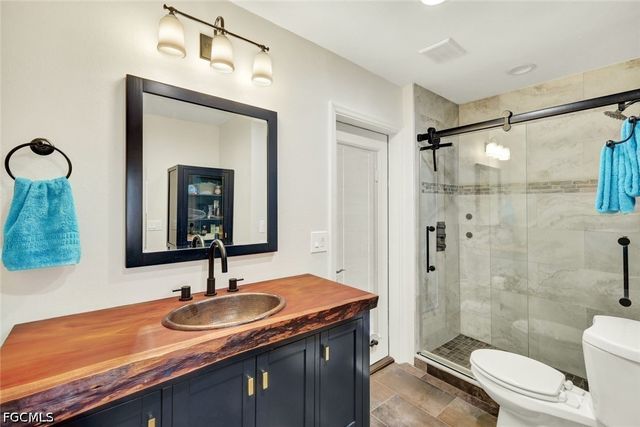 703 SE 33rd TER, Cape Coral, FL 33904