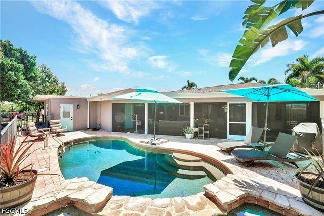 703 SE 33rd TER, Cape Coral, FL 33904