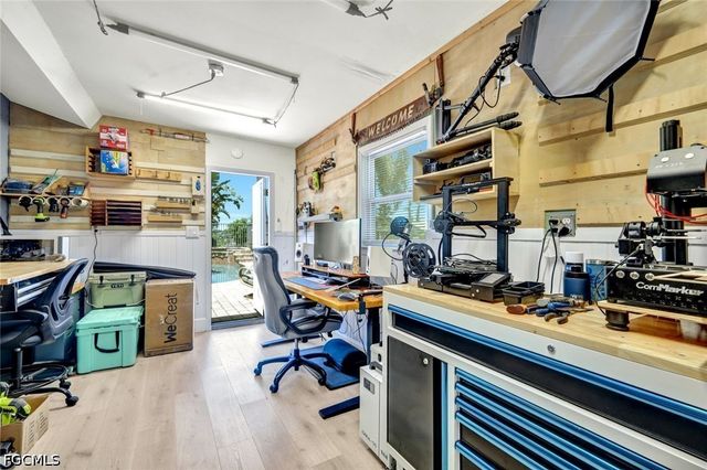 703 SE 33rd TER, Cape Coral, FL 33904