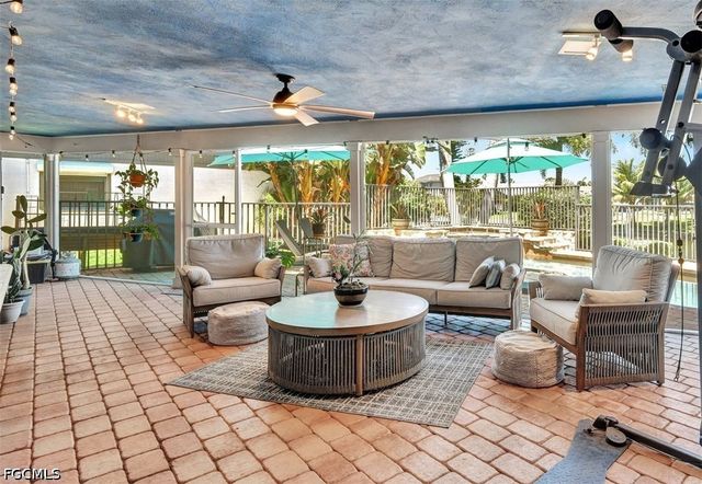 703 SE 33rd TER, Cape Coral, FL 33904