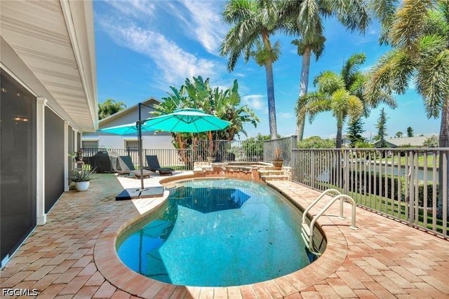 703 SE 33rd TER, Cape Coral, FL 33904