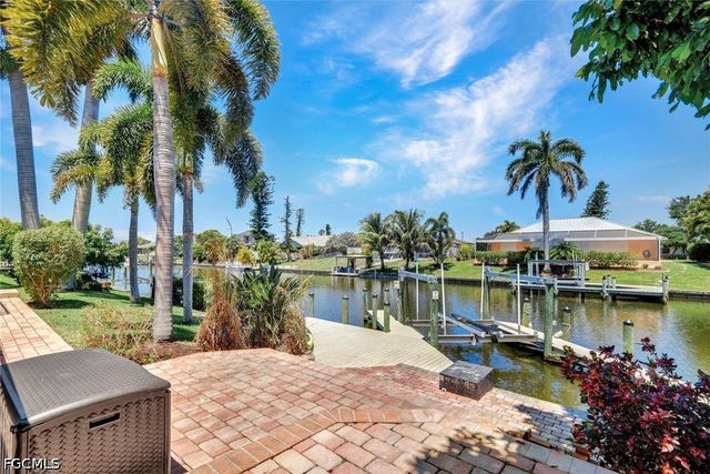 703 SE 33rd TER, Cape Coral, FL 33904