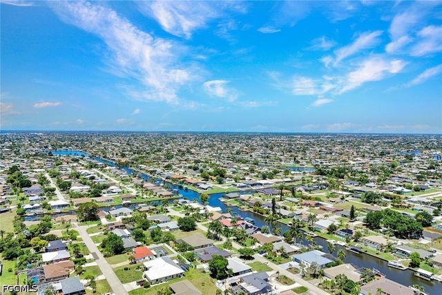 703 SE 33rd TER, Cape Coral, FL 33904