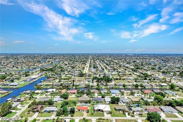 703 SE 33rd TER, Cape Coral, FL 33904