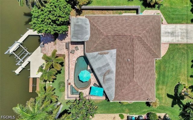 703 SE 33rd TER, Cape Coral, FL 33904