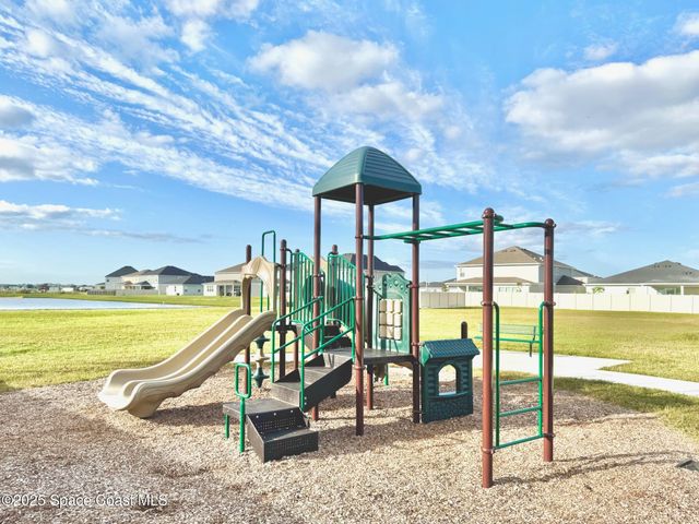 386 Glaspell Circle SE, Palm Bay, FL 32909