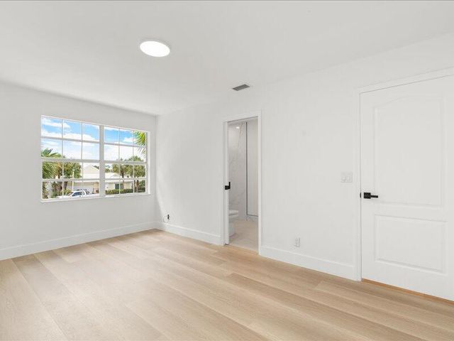 898 Dickens Place, West Palm Beach, FL 33411