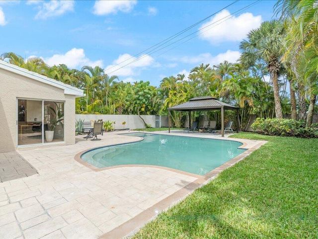 898 Dickens Place, West Palm Beach, FL 33411