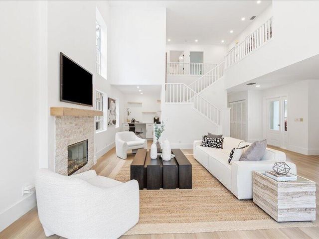 898 Dickens Place, West Palm Beach, FL 33411