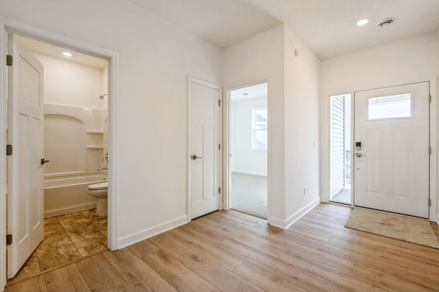 5198 Long Pointe Bay, Woodbury, MN 55129