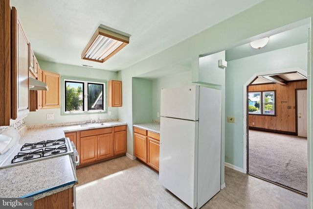 30 GLOVER AVE, Mount Ephraim, NJ 08059