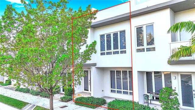 6400 NW 105th Pl, Doral, FL 33178