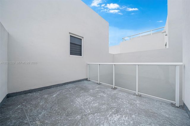 6400 NW 105th Pl, Doral, FL 33178