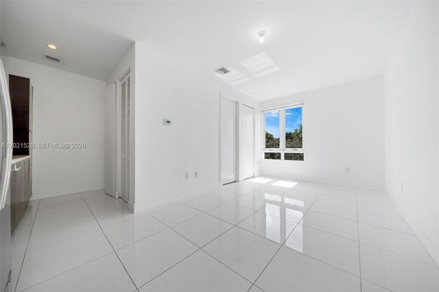 6400 NW 105th Pl, Doral, FL 33178