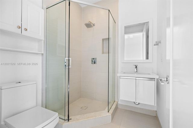 6400 NW 105th Pl, Doral, FL 33178