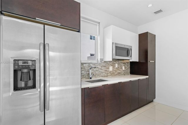 6400 NW 105th Pl, Doral, FL 33178