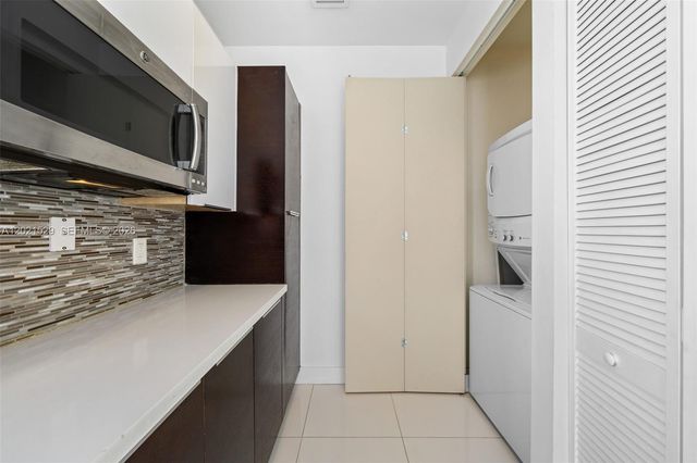 6400 NW 105th Pl, Doral, FL 33178