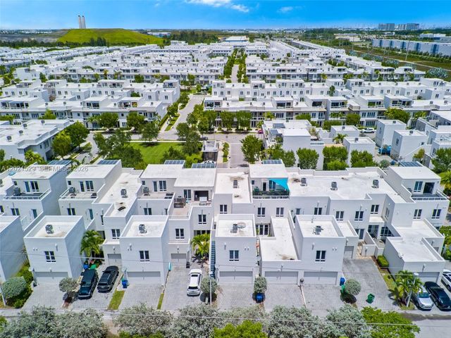6400 NW 105th Pl, Doral, FL 33178