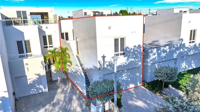 6400 NW 105th Pl, Doral, FL 33178