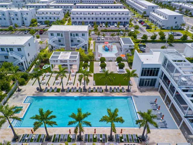 6400 NW 105th Pl, Doral, FL 33178