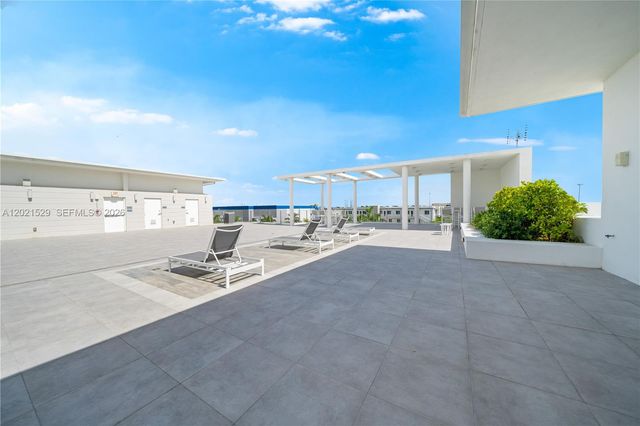 6400 NW 105th Pl, Doral, FL 33178