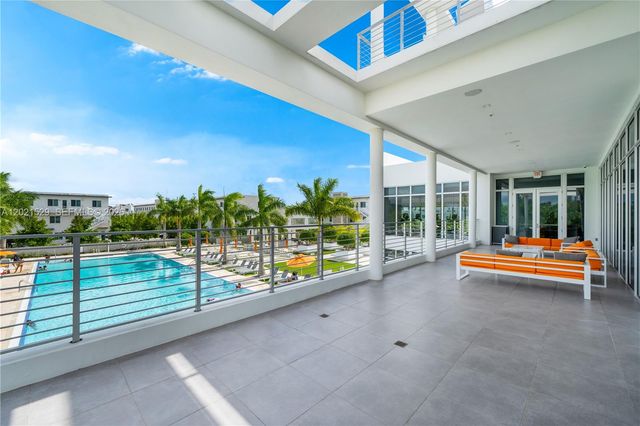 6400 NW 105th Pl, Doral, FL 33178