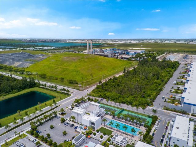 6400 NW 105th Pl, Doral, FL 33178