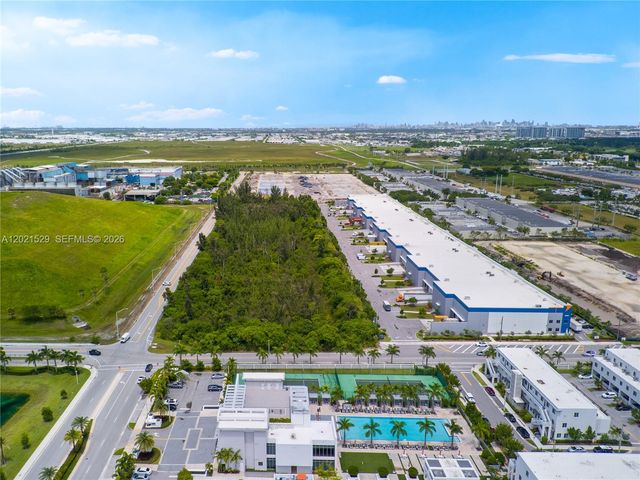 6400 NW 105th Pl, Doral, FL 33178