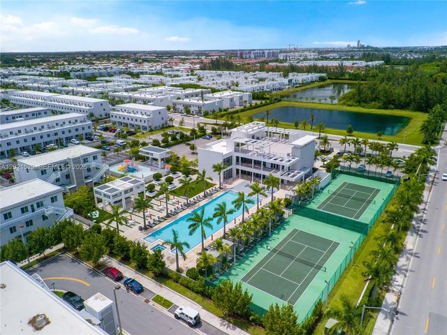 6400 NW 105th Pl, Doral, FL 33178