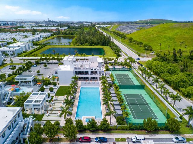 6400 NW 105th Pl, Doral, FL 33178